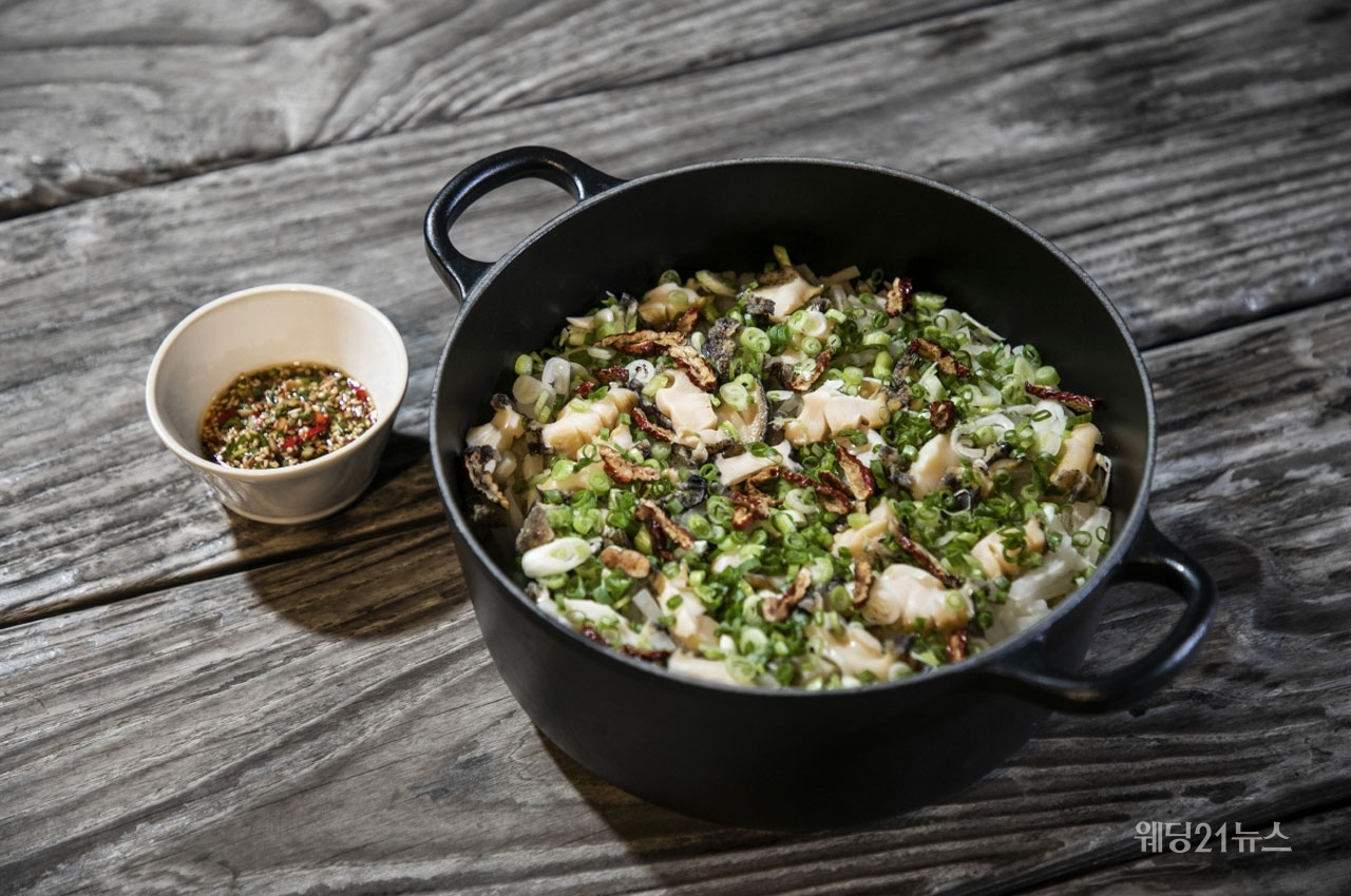 사진 : 밀레 인덕션을 활용한 전복무밥