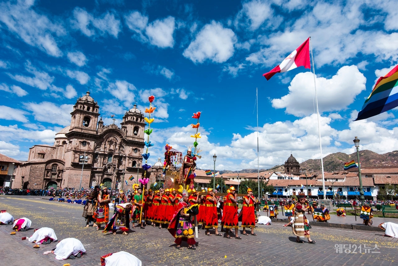 사진 : 인티라미 축제 행렬 (c)페루관광청