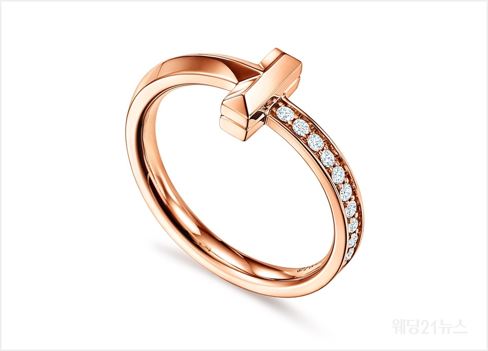 사진 : Tiffany T1 내로우 하프 다이아몬드 링(Narrow Half Diamond Ring). 제품 문의 02-547-9488