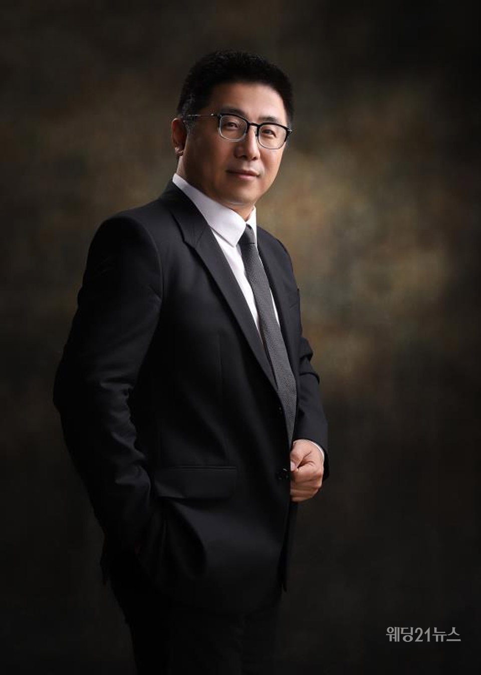 사진 : 유유안 의 회장이자 유유안 주얼리 앤 패션 그룹의 CEO쯔엔 황(Zhen Huang)