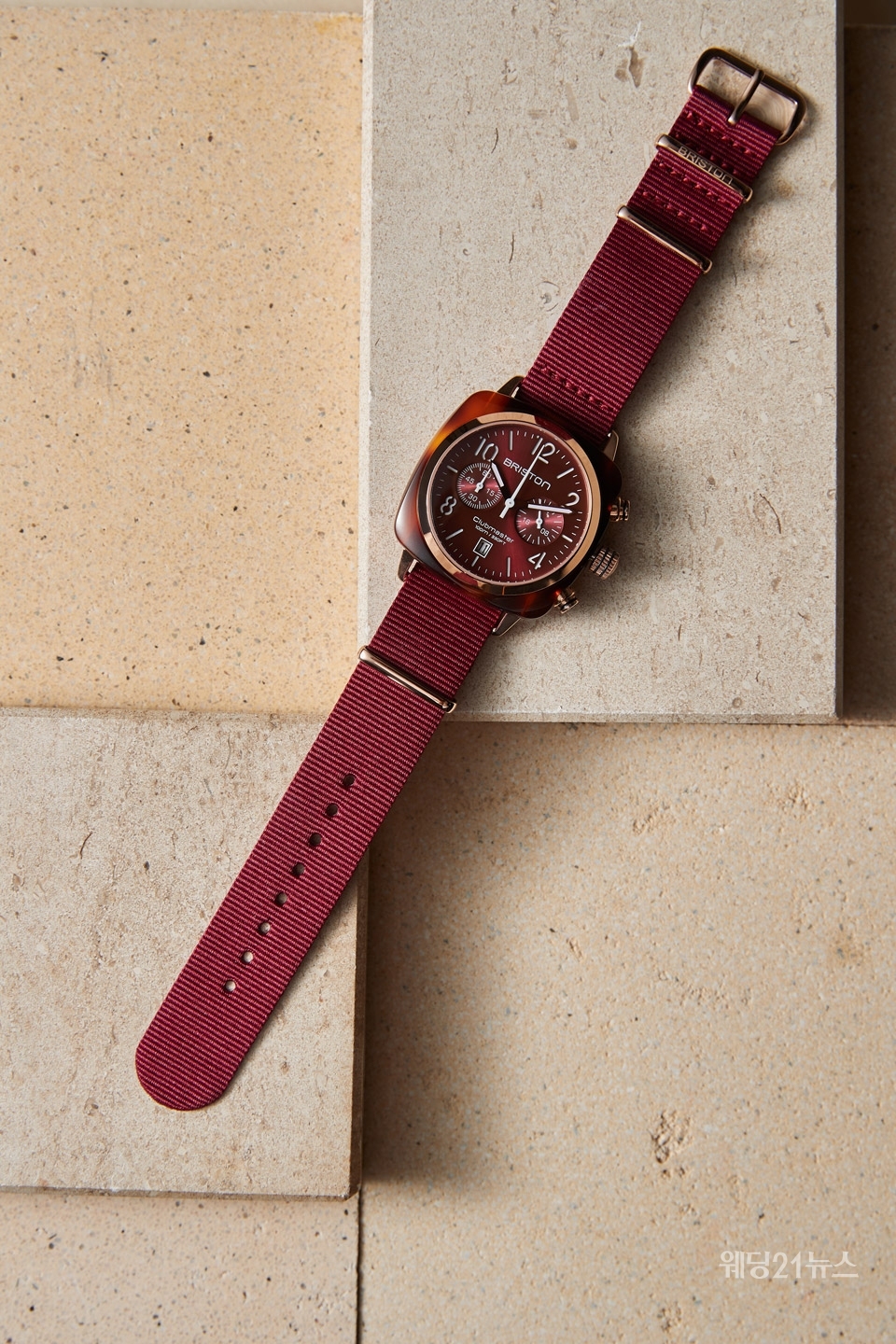 사진 : 프랑스 나토 스트랩 시계 브랜드 ‘브리스톤(BRISTON)’, 버건디 컬러의 클럽마스터 아이콘 510P8ND