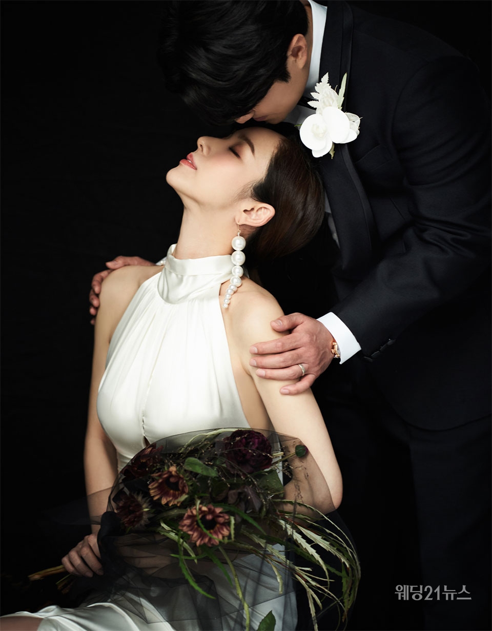 ② 배우 박아인, 로맨틱한 웨딩화보 선보여