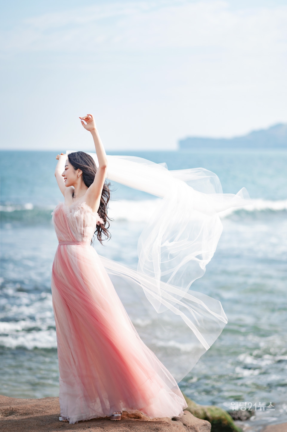 ① 배우 이시원, 제주 웨딩화보 공개하다 < 국내드레스 < 웨딩드레스 < 기사본문 - 웨딩21