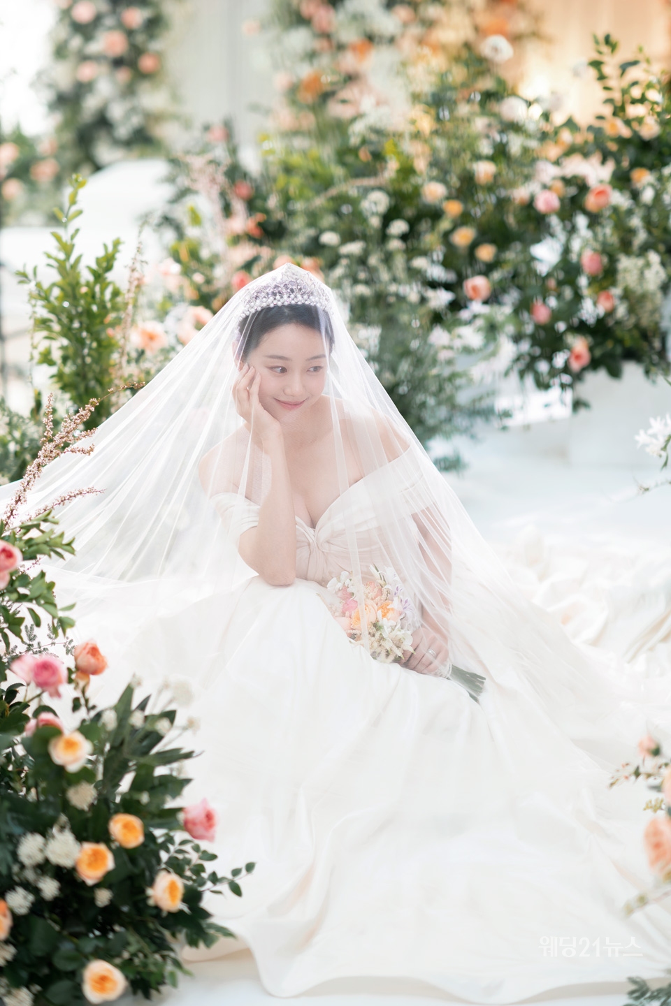 ② 배우 이시원, 제주 웨딩화보 선보이다 < 국내드레스 < 웨딩드레스 < 기사본문 - 웨딩21