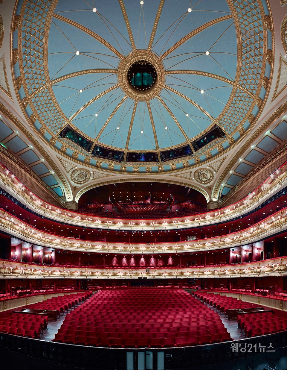 롤렉스 이미지 : 롤렉스가 공식 타임키퍼로 활약중인 영국의 로열 오페라 하우스