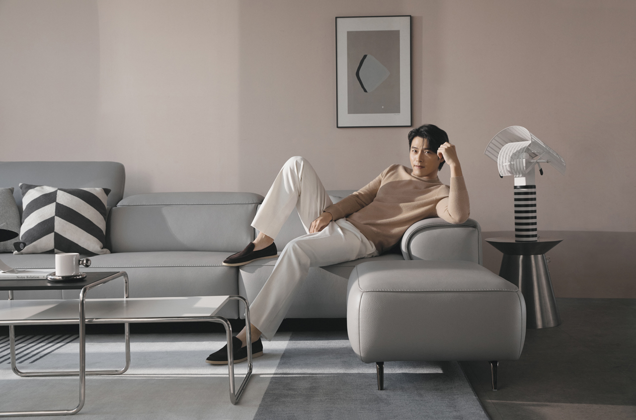 소파 전문 브랜드 “자코모(JAKOMO)”의 새로운 모델, 현빈