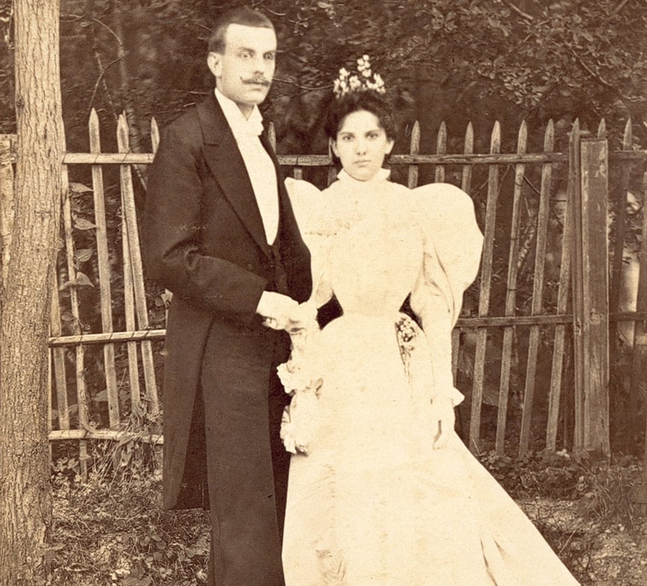 에스텔 아펠과 알프레드 반클리프의 결혼식 사진. 